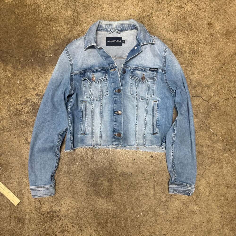 Calvin Klein Jeans Women's Raw Edge Cropped Denim Trucker Jacket Size XL